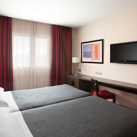 Nh Parla Hotel Bagian luar foto