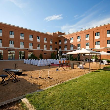Nh Parla Hotel Bagian luar foto