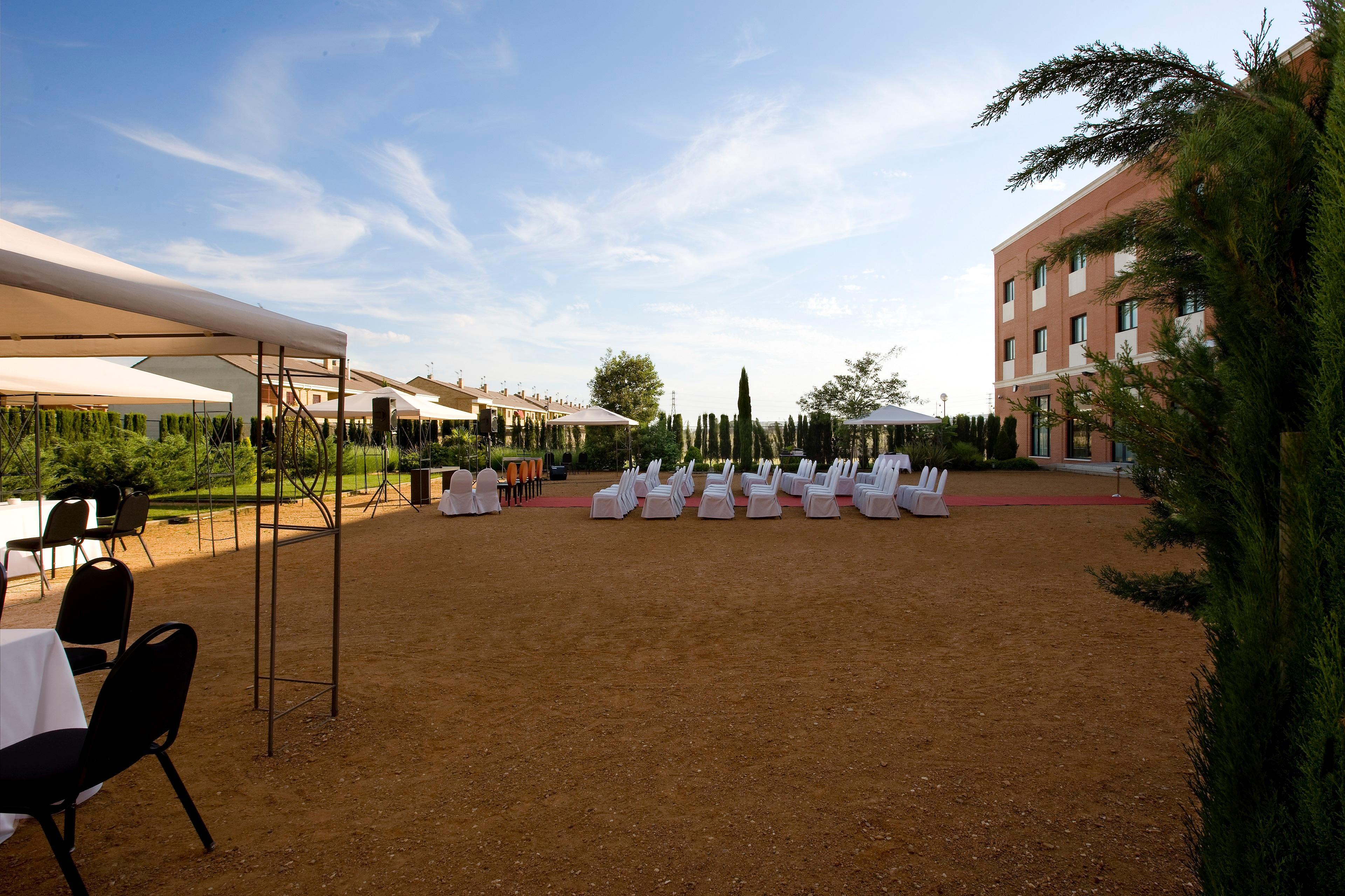 Nh Parla Hotel Bagian luar foto