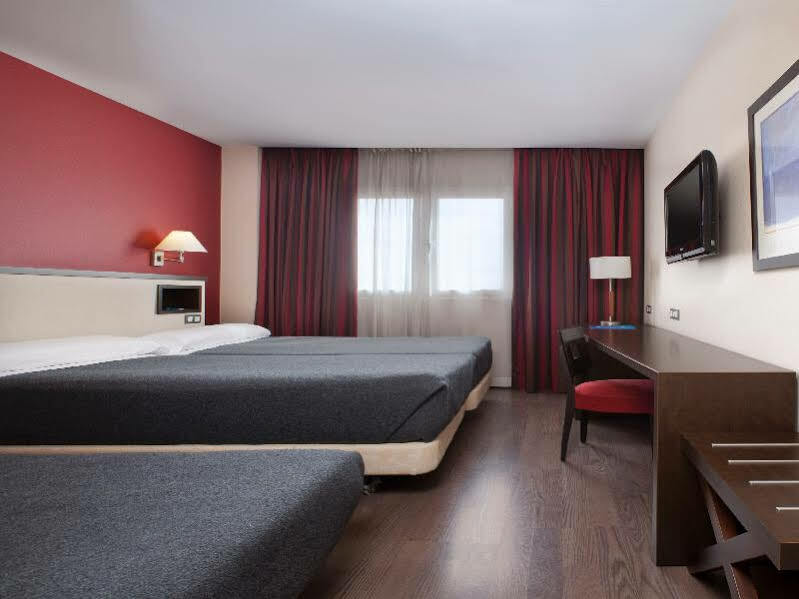 Nh Parla Hotel Bagian luar foto