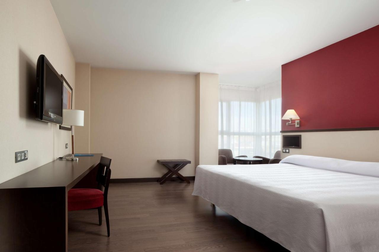 Nh Parla Hotel Bagian luar foto